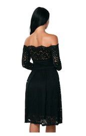 Черное кружевное платье с длинными рукавами