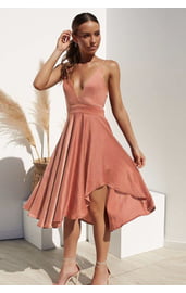 Розовое платье с открытой спиной