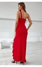 Красное платье с разрезом