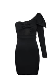 Черное облегающее платье с вырезом