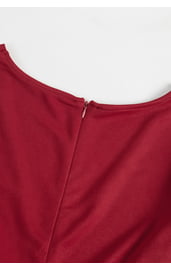Красное длинное элегантное платье с V-образным вырезом