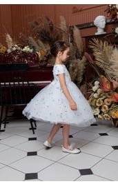 Детское пышное платье с голубыми цветами