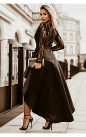 Черное атласное платье с длинными рукавами