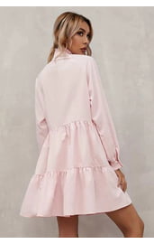 Розовое платье с воротником и оборками