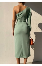Зеленое платье миди на одно плечо