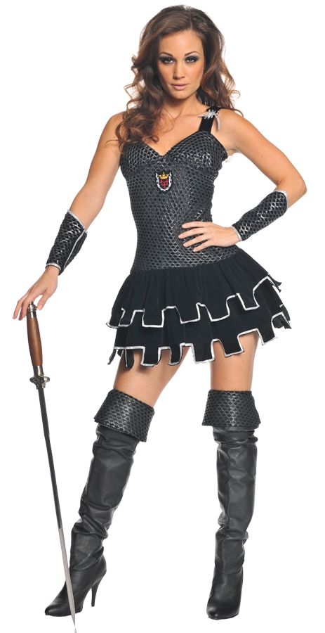 Женский костюм Рыцаря включает в себя мини-платье, выполненное в серых и чё...