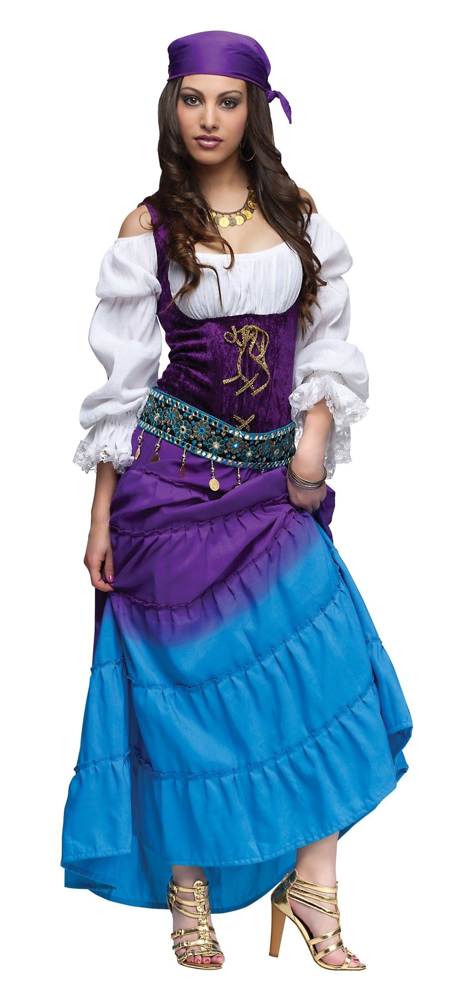 Костюм Лунной цыганки включает в себя длинное платье с открытыми плечами. 
