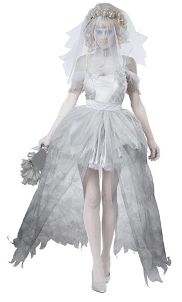 Костюм призрачной невесты включает в себя платье, фату и украшение на шею. 